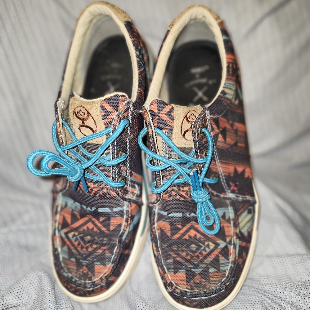 Twisted X Geometric Flats with Turquoise Laces